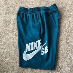 Men's Nike SB Dri Fit Shorts Size L